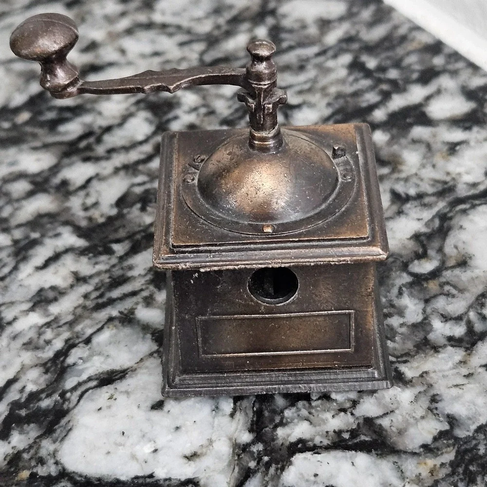mini die-cast metal collectible old-fashioned‎ coffee grinder pencil sharpener